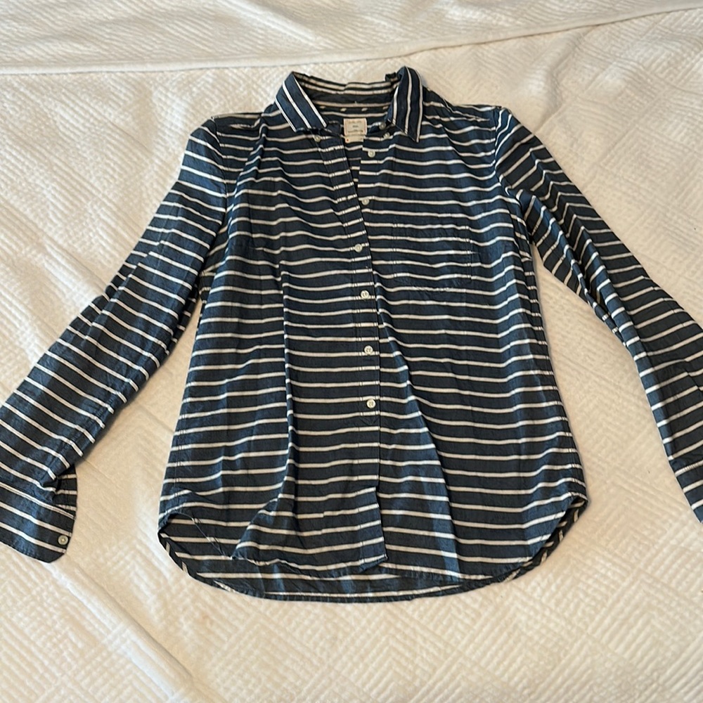 Gap shrunken boyfriend button down